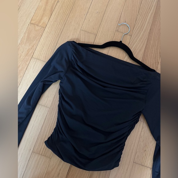 SKIMS Black Off-Shoulder Long Sleeve Top - Picture 10 of 10
